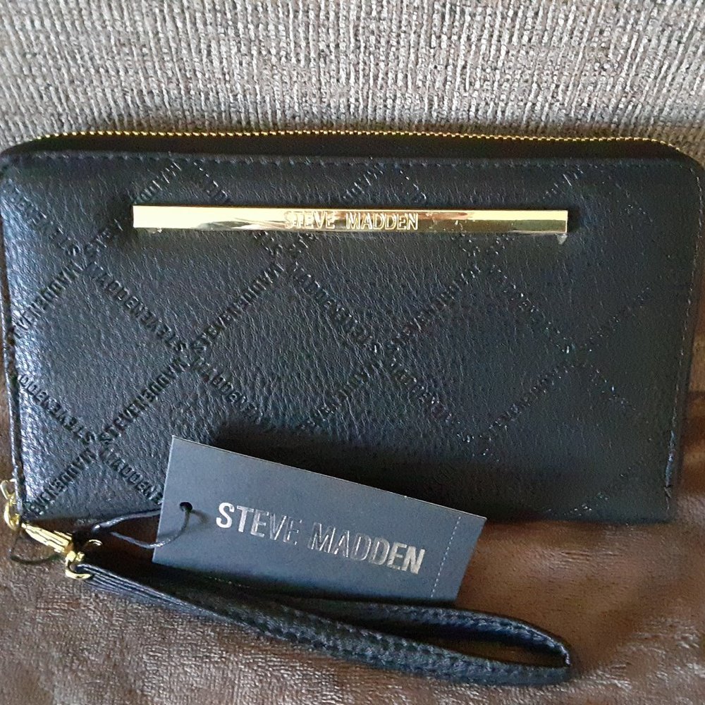 Steve Madden wristlet